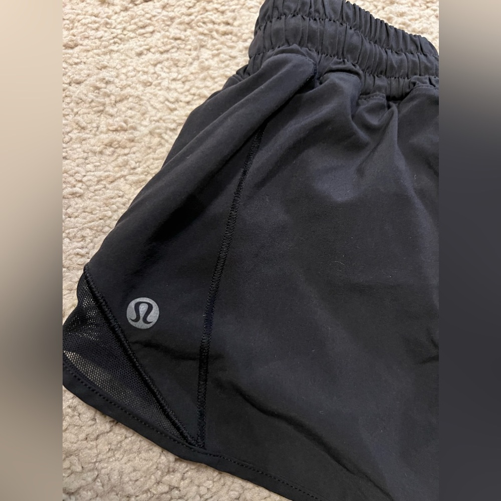 Lululemon Hotty Hot 2.5 inch shorts, black, size 4